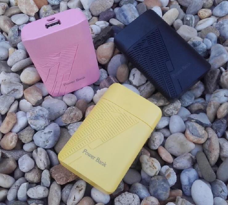 Záložní baterie Power Bank 12000mAh - více barev na výběr