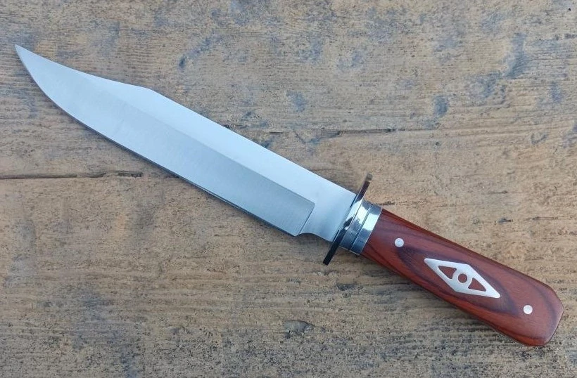 Lovecký nůž s pouzdrem - model 002