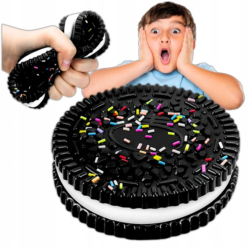 Relaxační a antistresová hračka Squish - sušenka Oreo černá malá