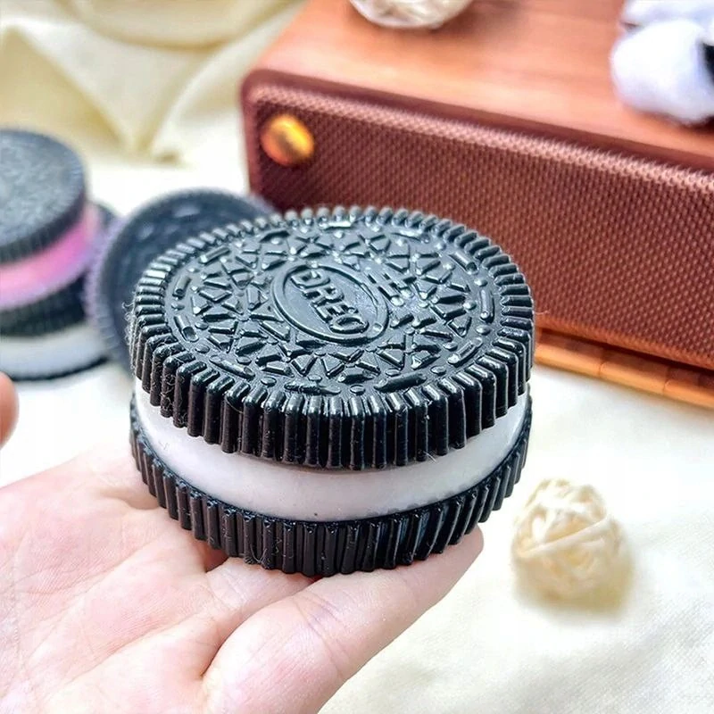 Relaxační a antistresová hračka Squish - sušenka Oreo černá malá
