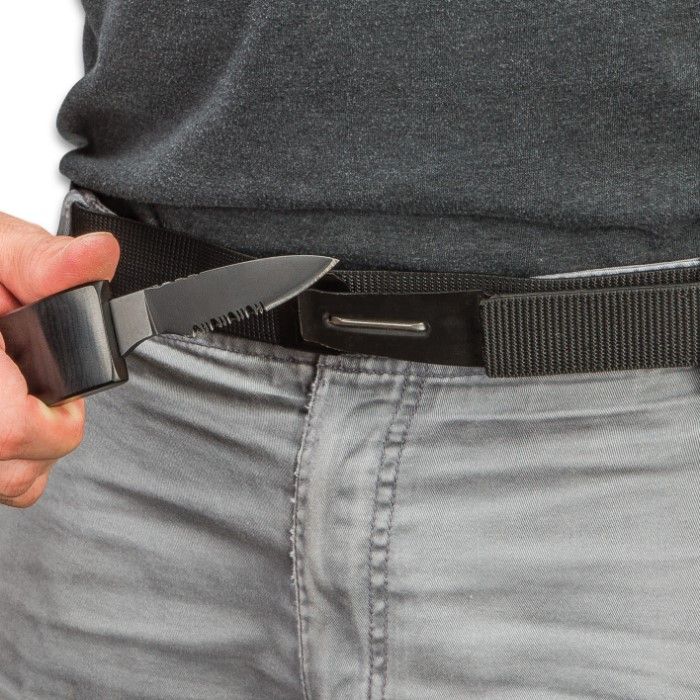 Opasek se zabudovaným nožem v přezce Belt Knife Master