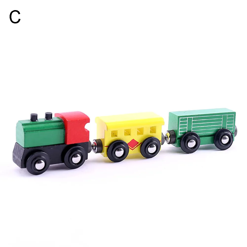 Dřevěná magnetická mašinka + 2 vagónky