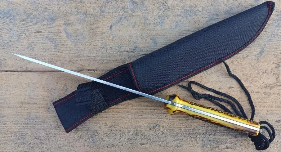 Lovecký nůž s pouzdrem - model 005